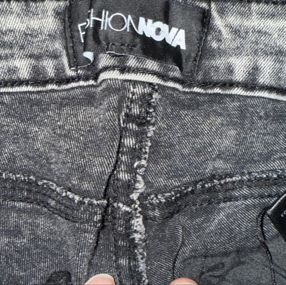 Fashion Nova Gray Acid-Wash Wide Leg Cargo Jeans - Picture 7 of 8